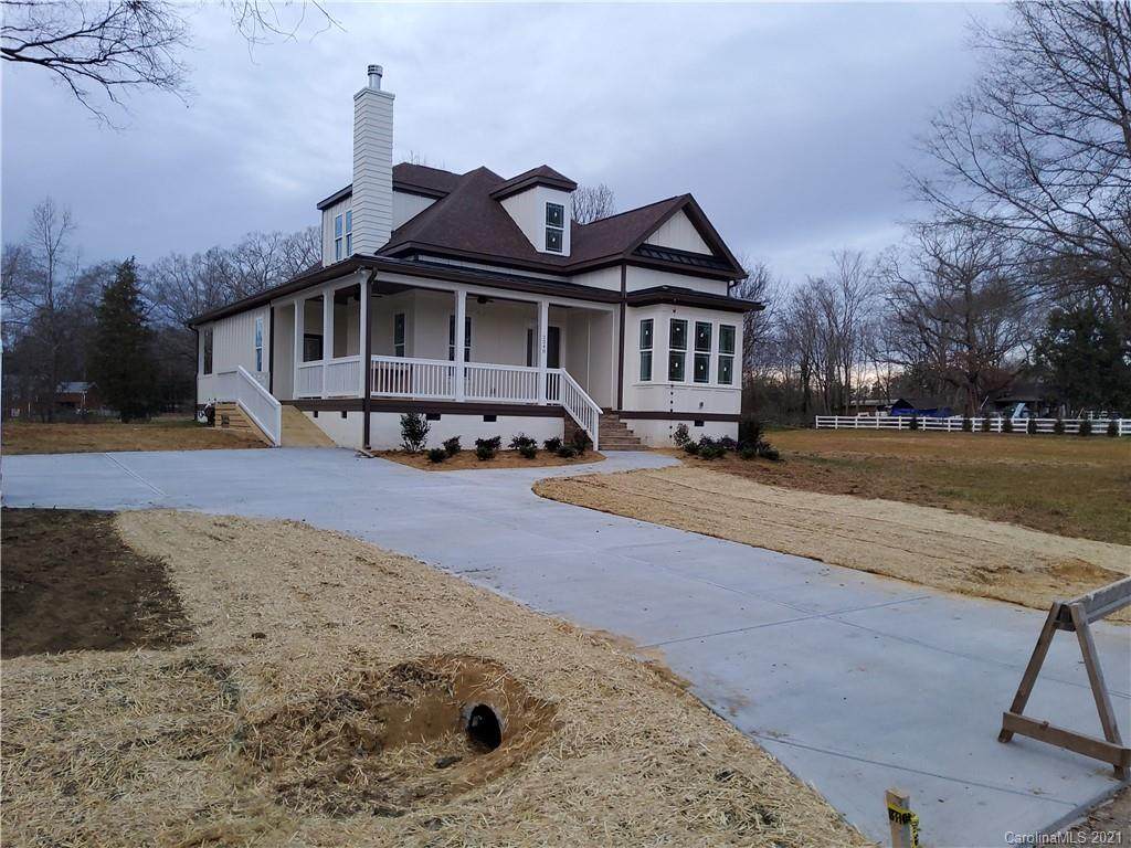2348 Oak Grove Circle - Photo 1