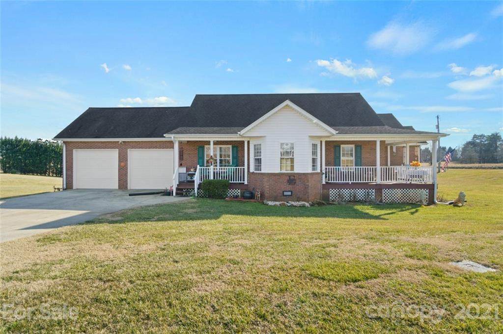 18 Chesterfield Drive - Photo 1