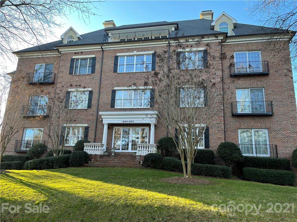 952 Queens Road - Photo 1