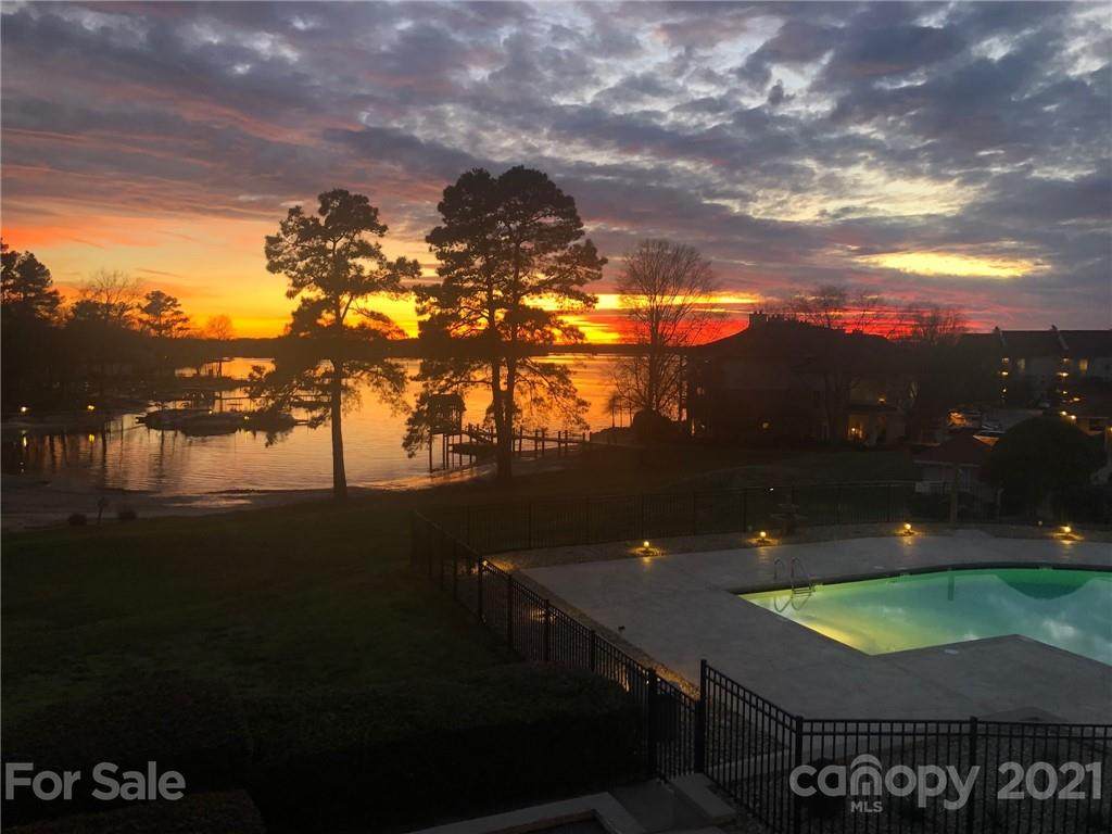 17915 Kings Point Drive - Photo 1