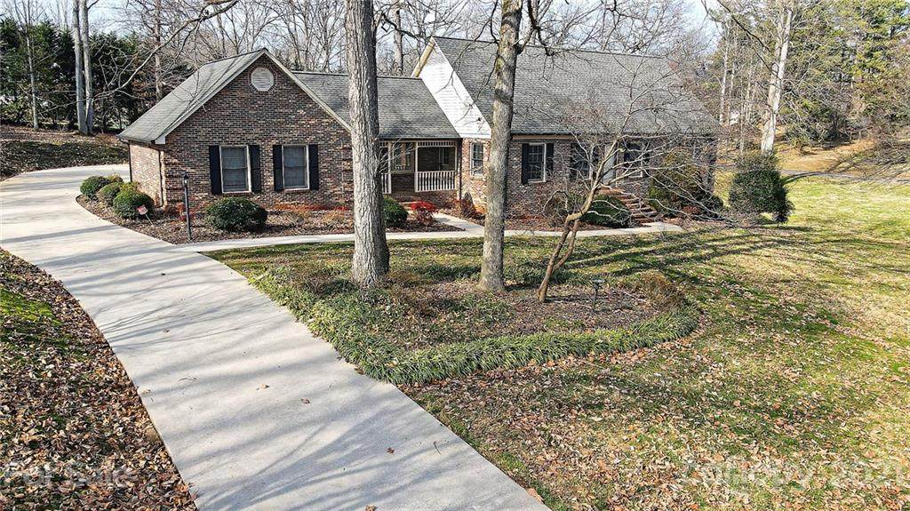 2425 Kings Grant Road - Photo 1