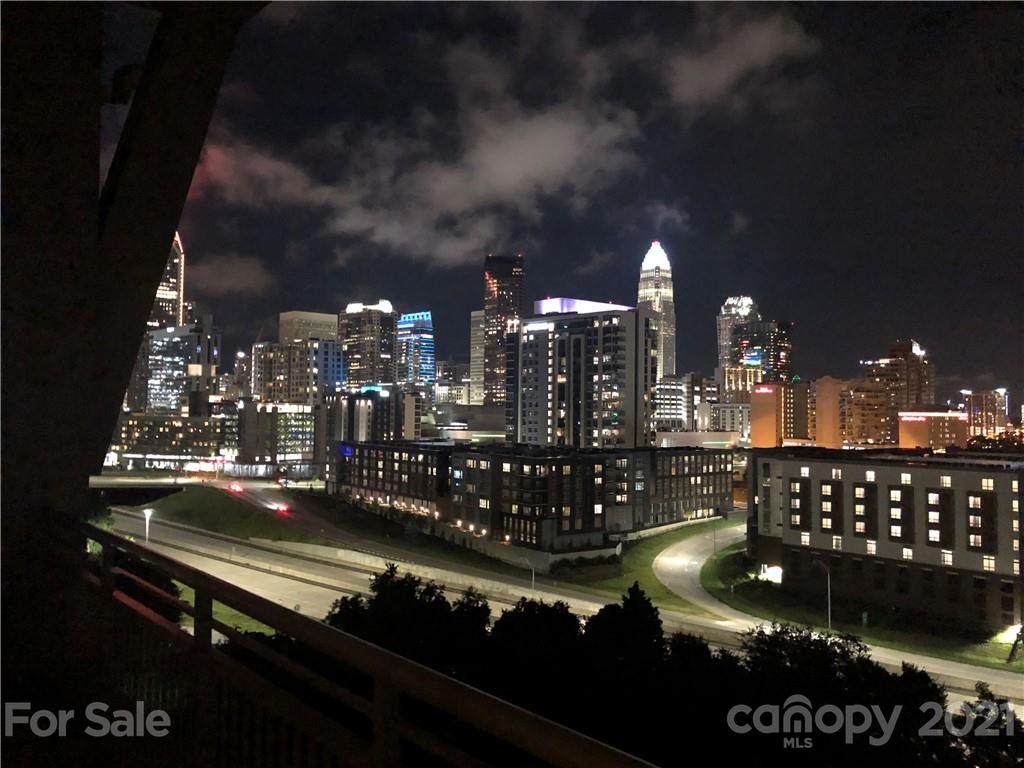 701 Royal Court - Photo 1