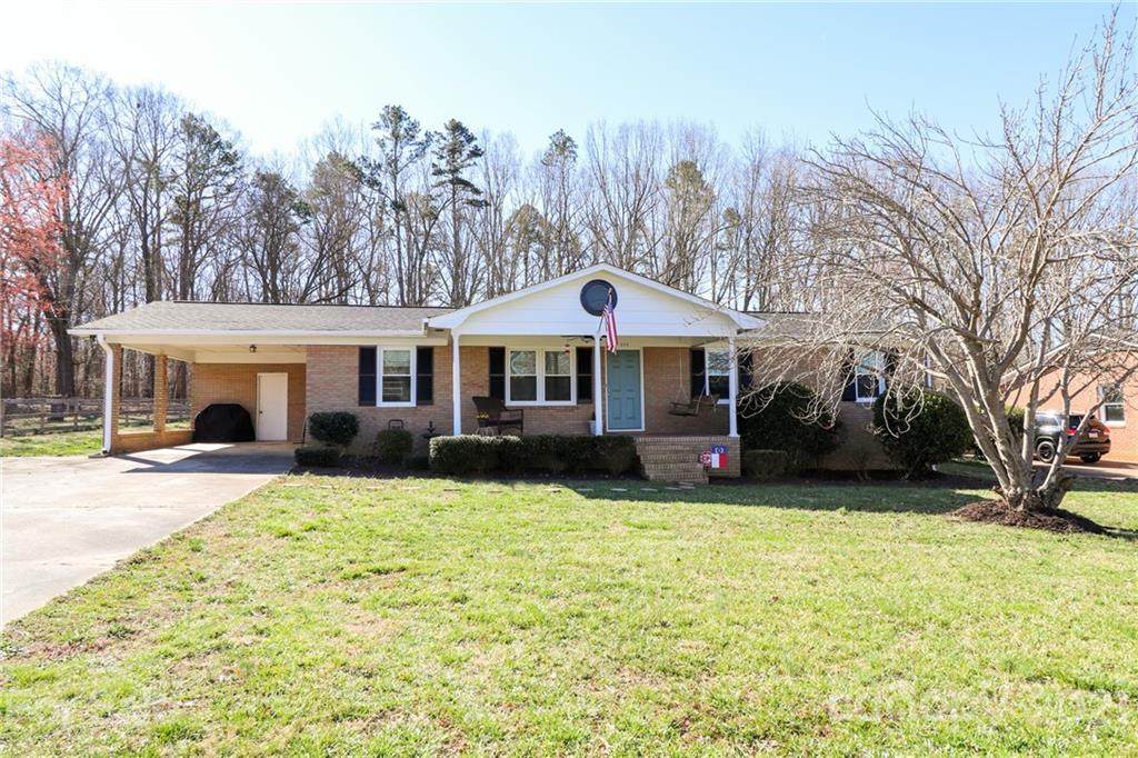111 Edgewood Drive - Photo 1