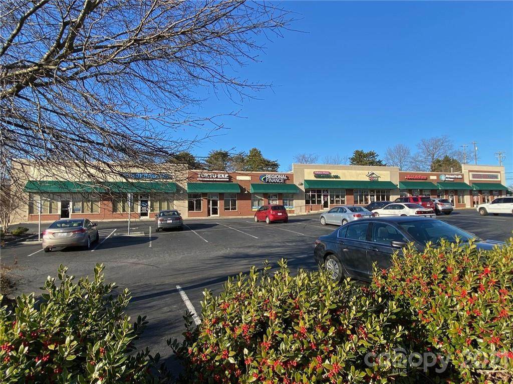 3367 Cloverleaf Parkway - Photo 1