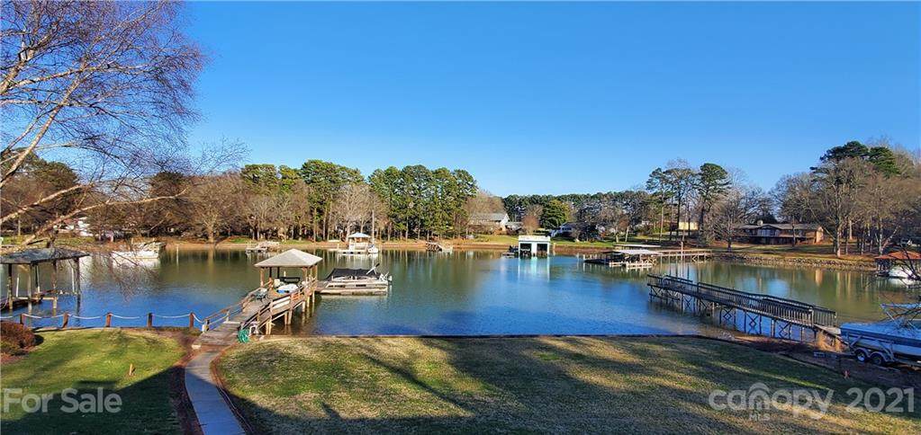 15928 Henry Lane - Photo 1