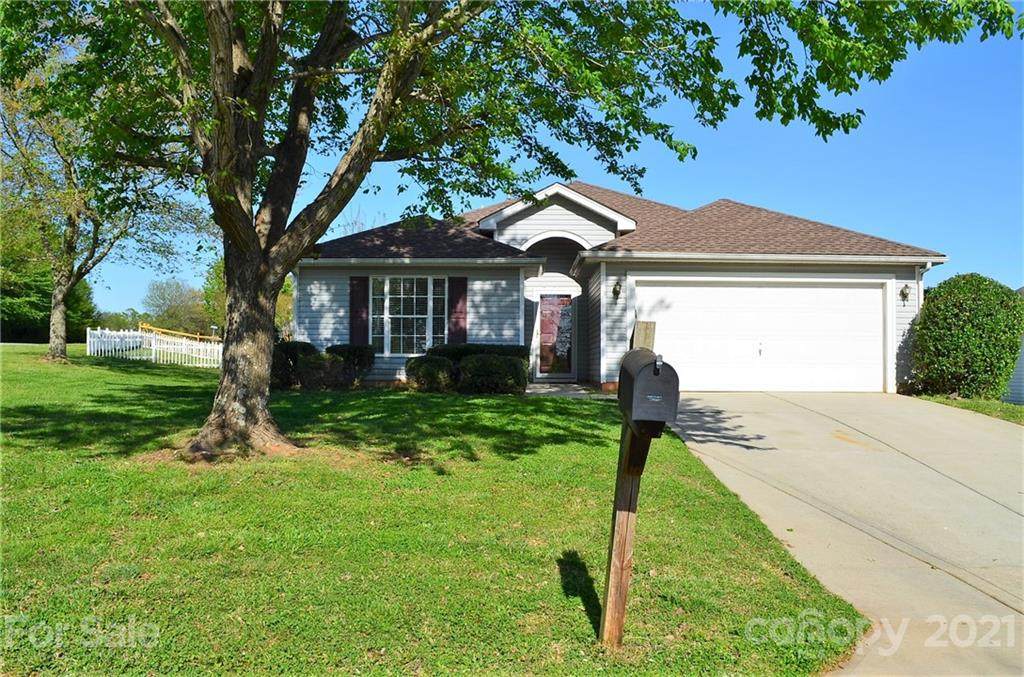 136 Winborne Drive - Photo 1