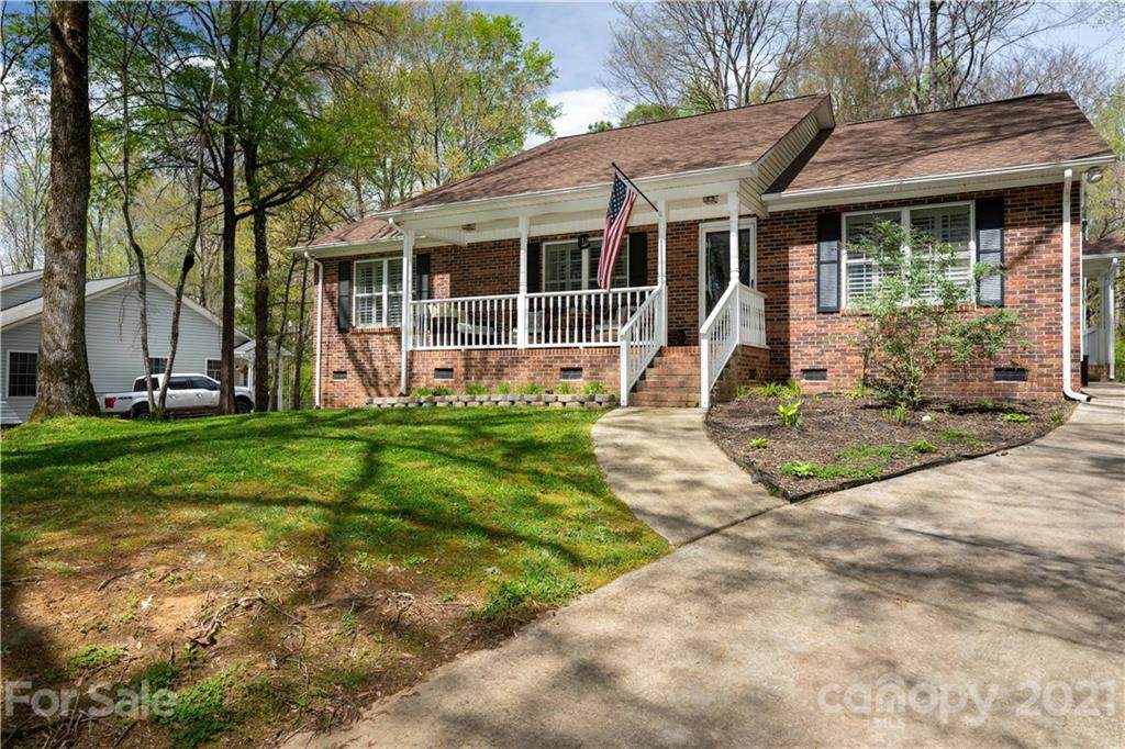 209 Roberts Avenue - Photo 1