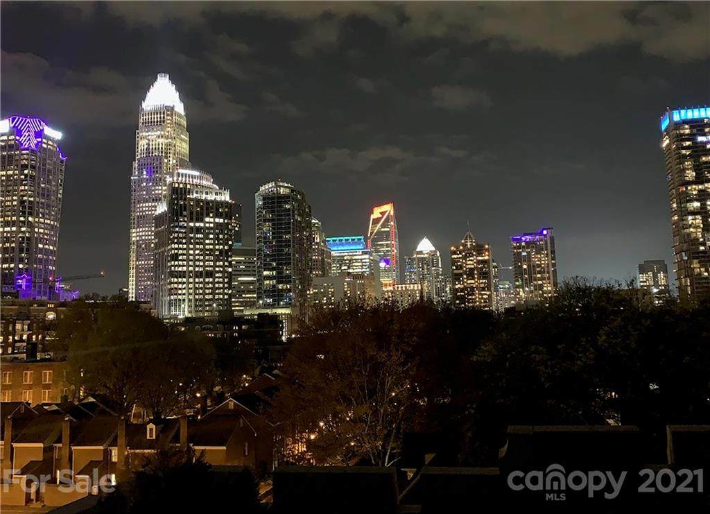301 W 10th Street - Photo 1