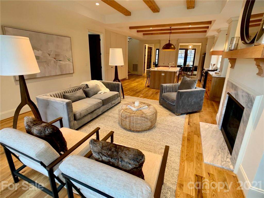 2644 Chesterfield Avenue - Photo 1