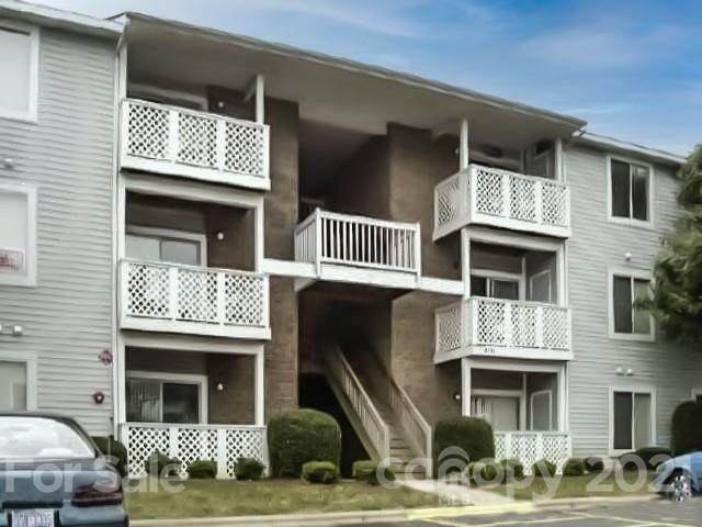 9535 University Terrace Drive - Photo 1