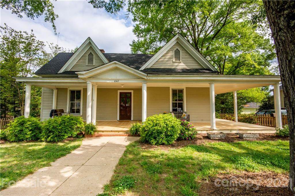 640 Oak Street - Photo 1