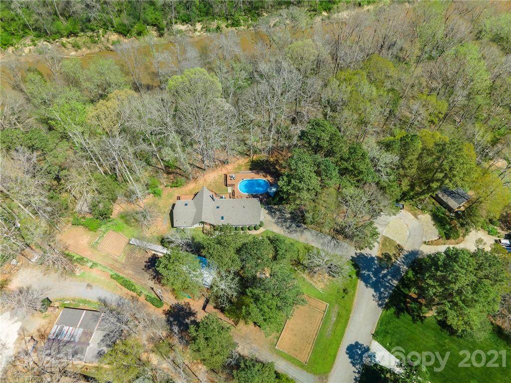 1752 Ballard Lane - Photo 1