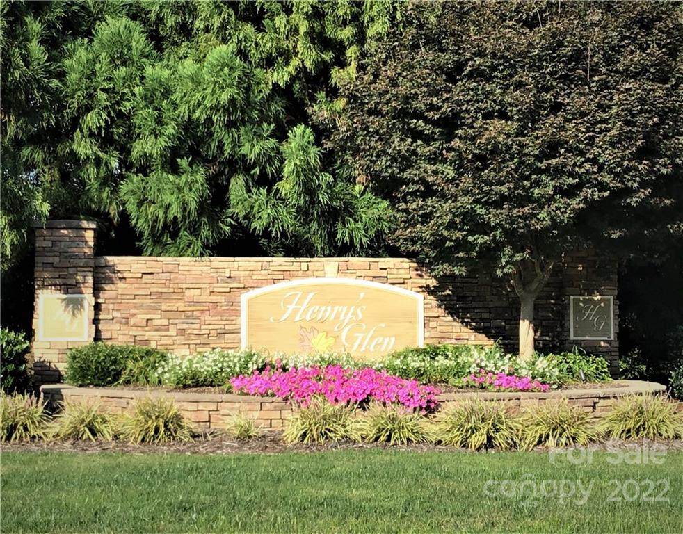 205 Henrys Glen Drive - Photo 1