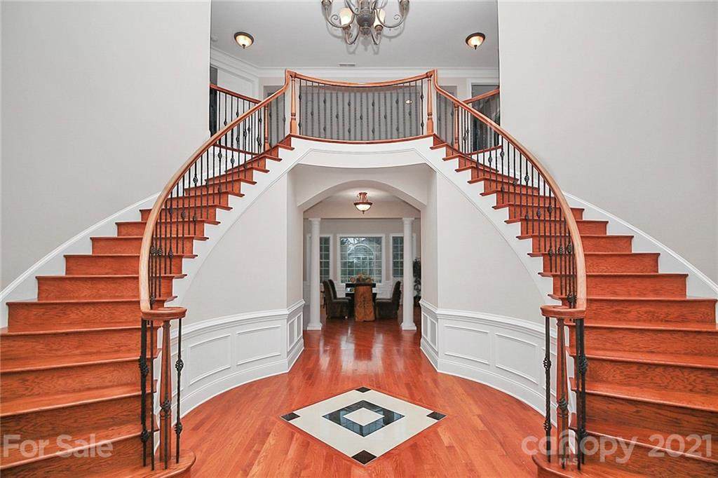 300 Fox Chase Court - Photo 1