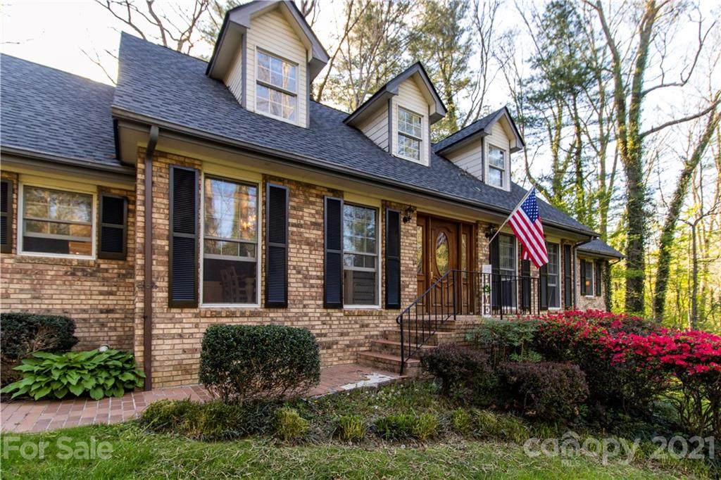 101 Larchmont Drive - Photo 1