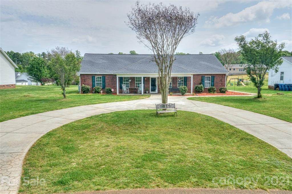 174 Primrose Drive - Photo 1