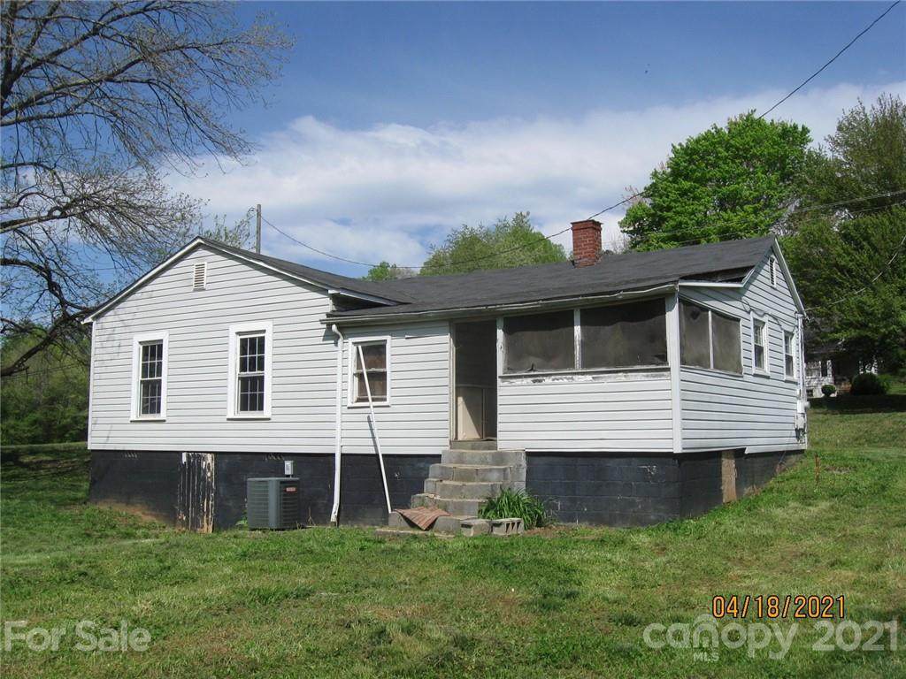 1730 Wilkesboro Boulevard - Photo 1
