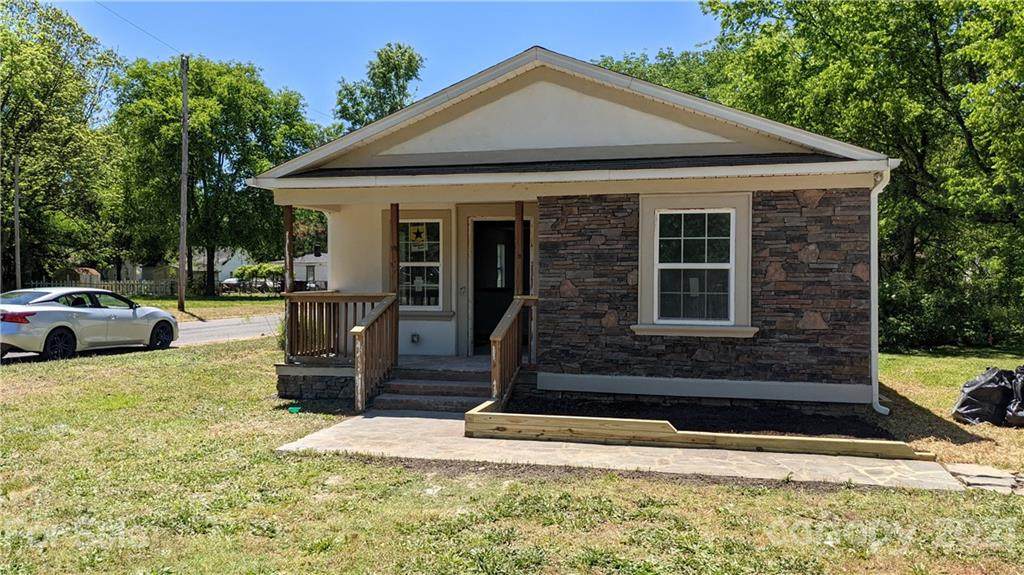 305 Maple Street - Photo 1
