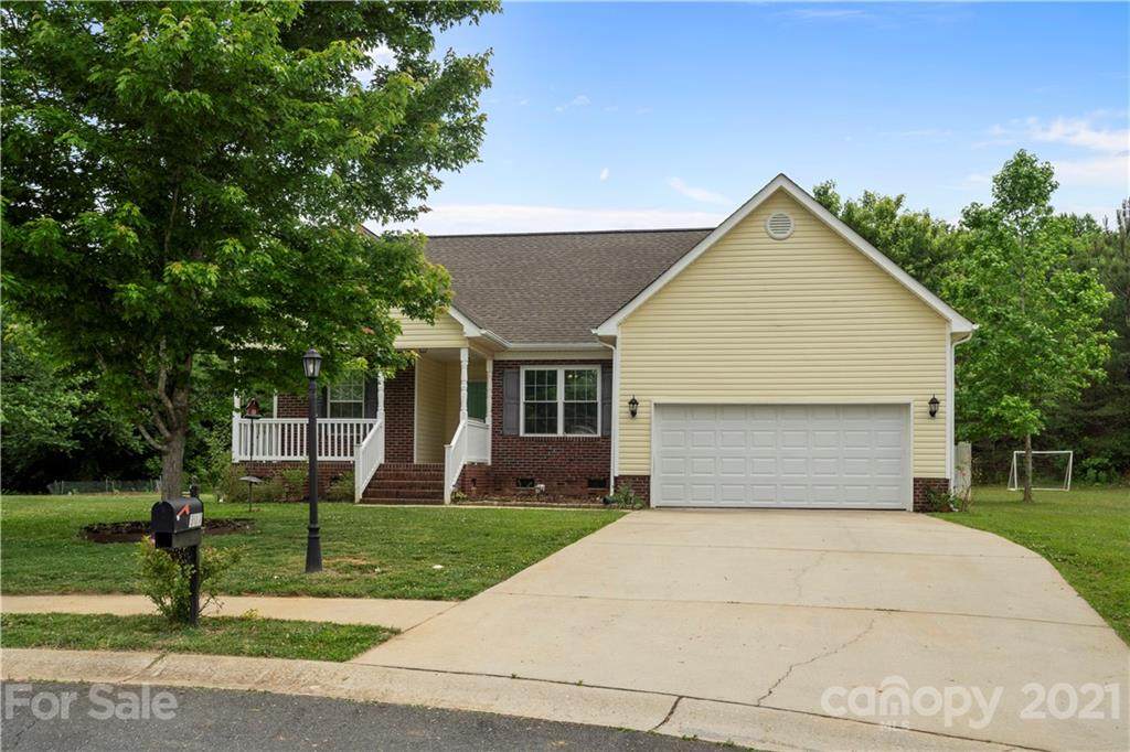 307 Lone Tree Lane - Photo 1