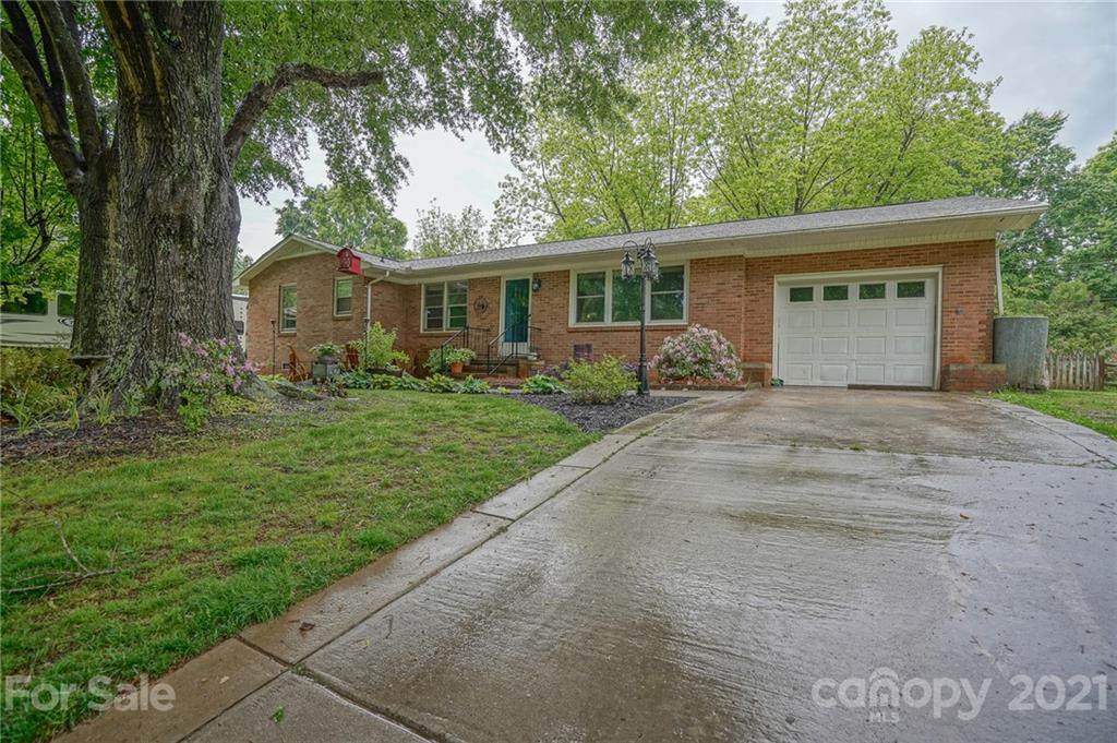 501 Fieldstone Road - Photo 1