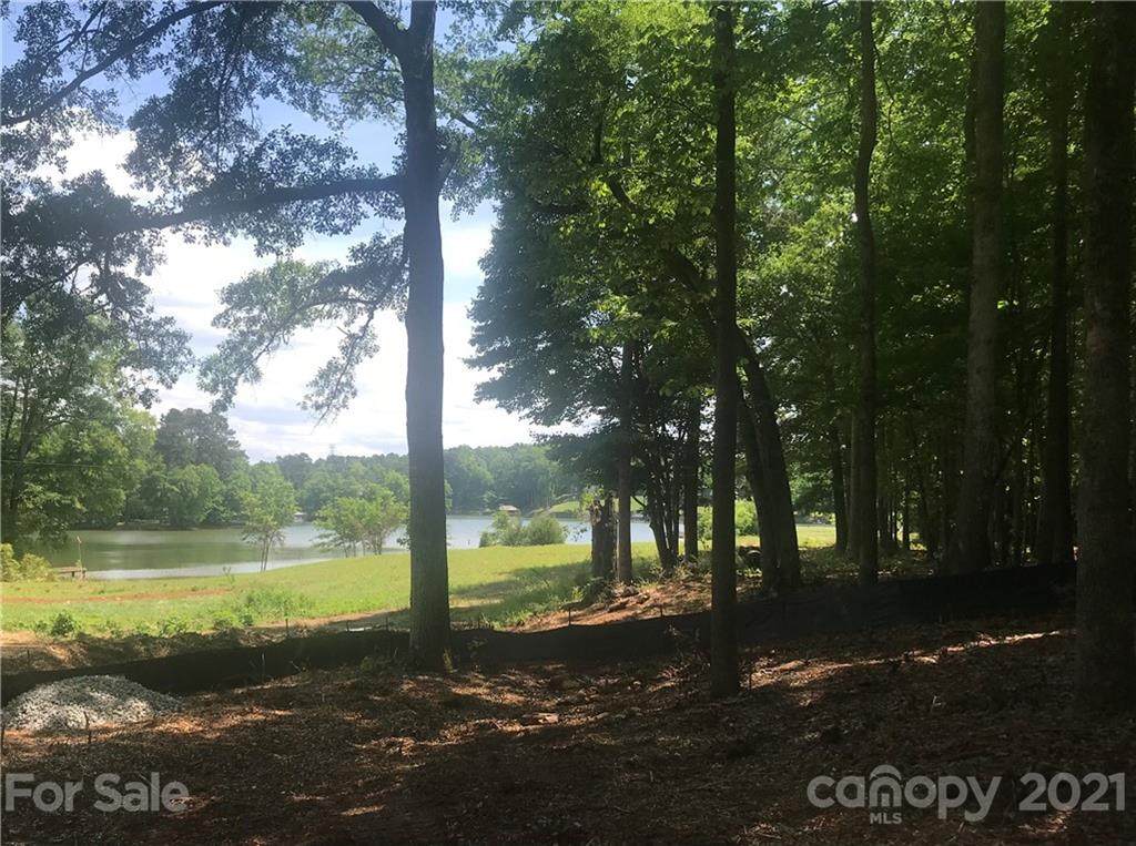 553 Evergreen Road - Photo 1