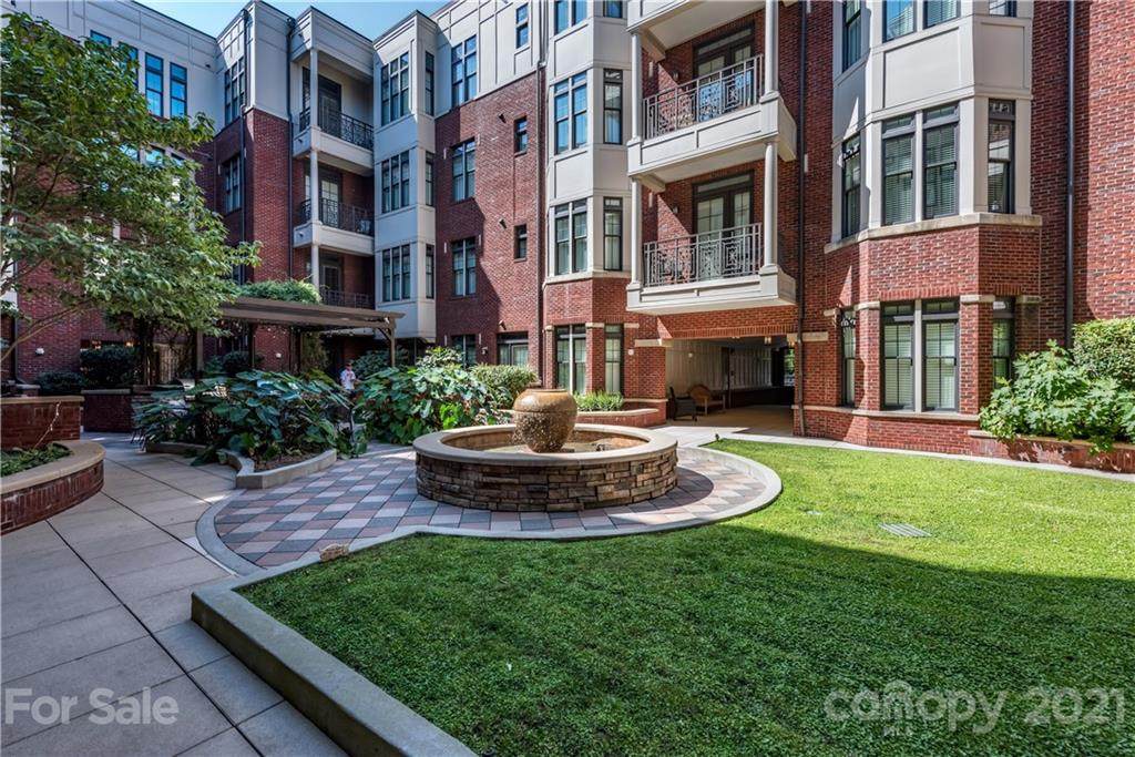 2810 Selwyn Avenue - Photo 1