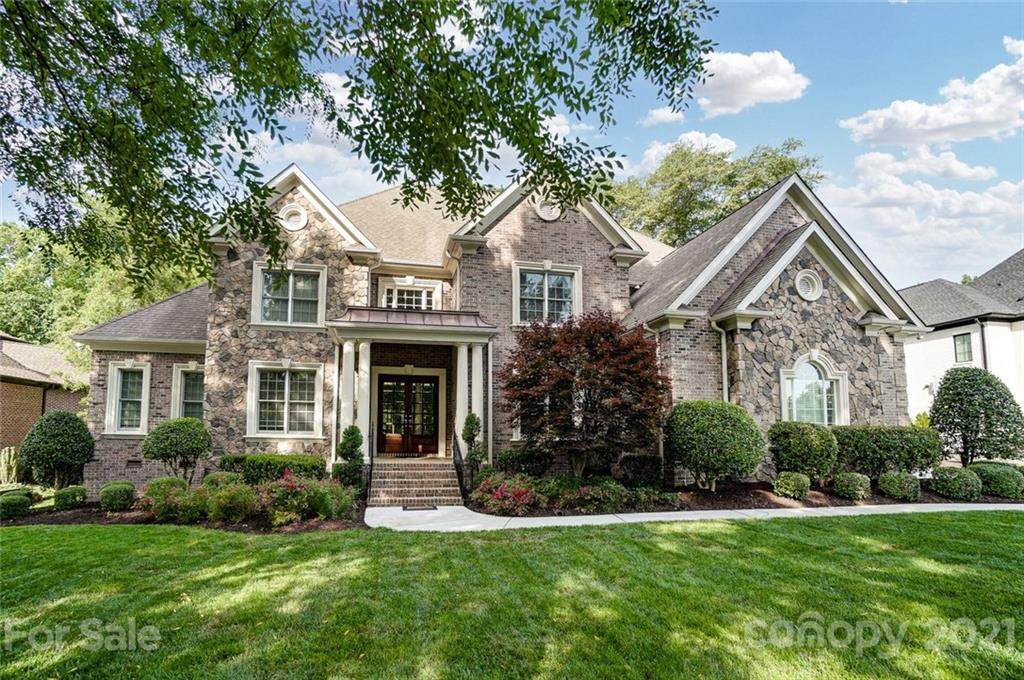 1402 Venetian Way - Photo 1