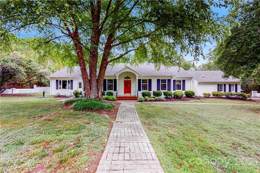 211 Country Club Drive - Photo 1