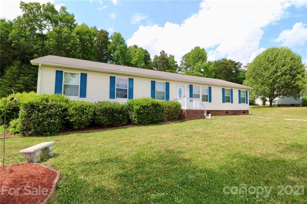 1019 Daniel Drive - Photo 1