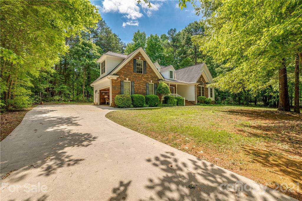 706 Pondside Court - Photo 1