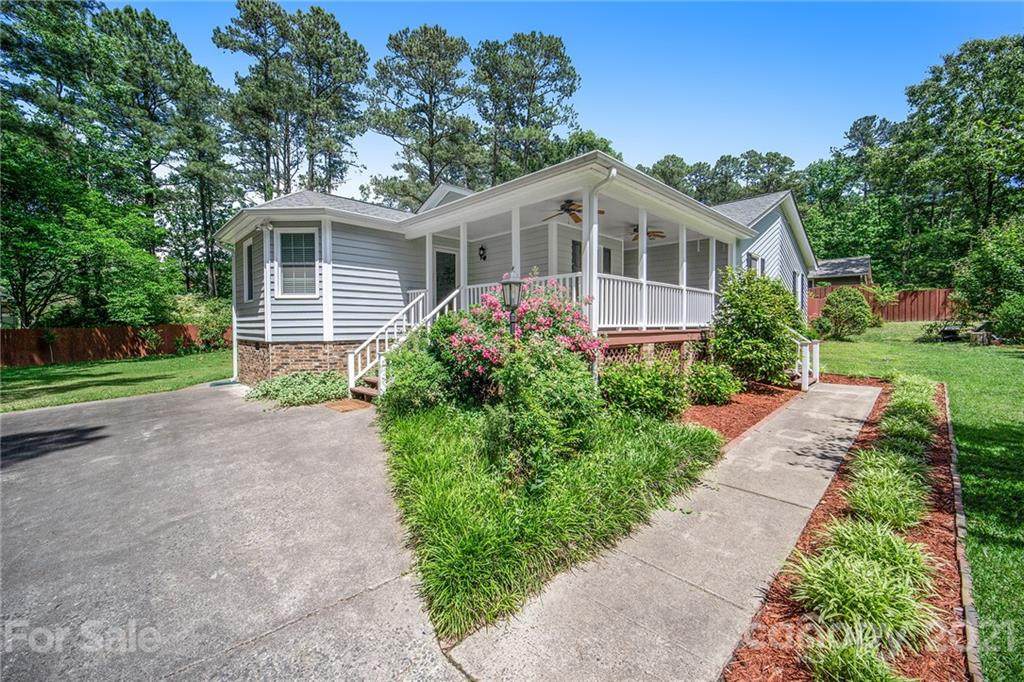 405 Country Club Drive - Photo 1