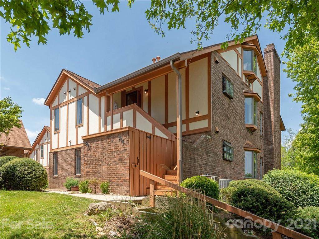 906 Fleetwood Plaza - Photo 1