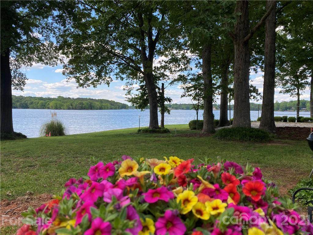 7924 Bankhead Road - Photo 1