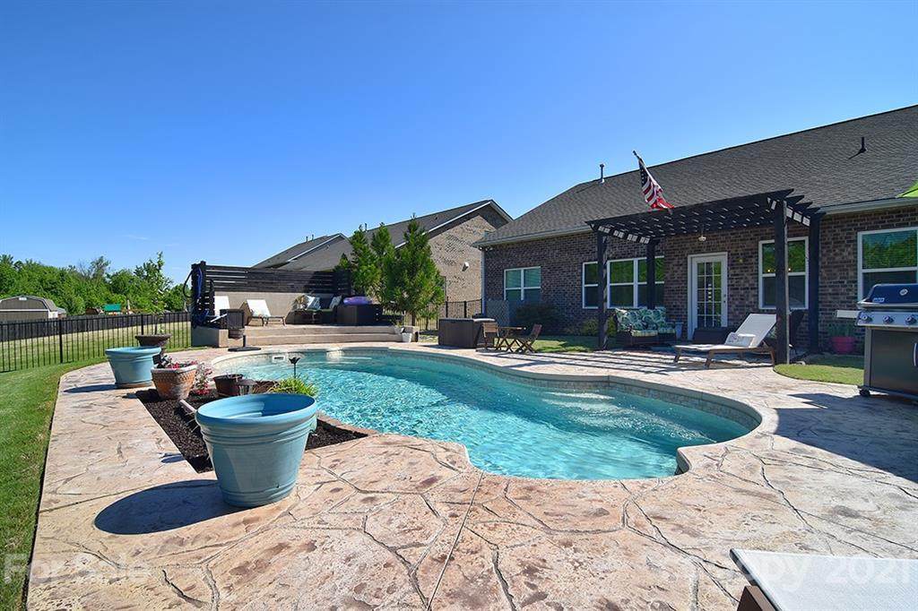 322 Pleasant Hill Drive - Photo 1