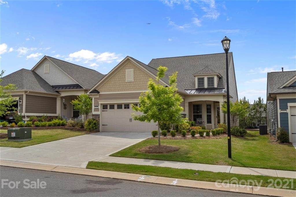 1013 Kirby Drive - Photo 1
