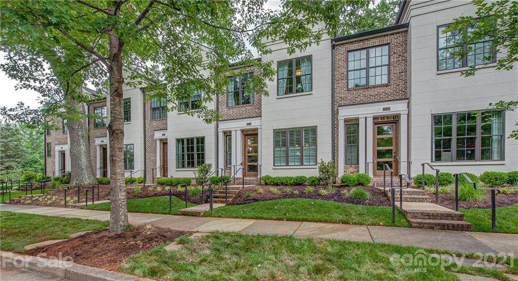 2035 Lynnwood Drive - Photo 1
