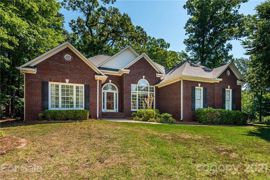 1557 Hawthorne Drive - Photo 1