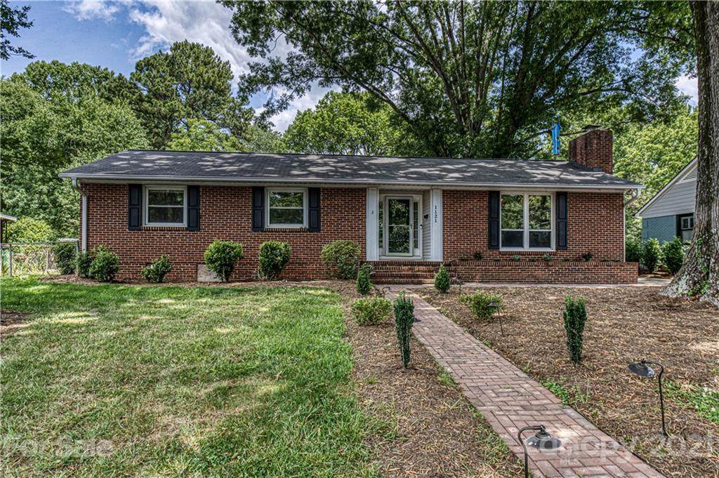 1121 Seneca Place - Photo 1