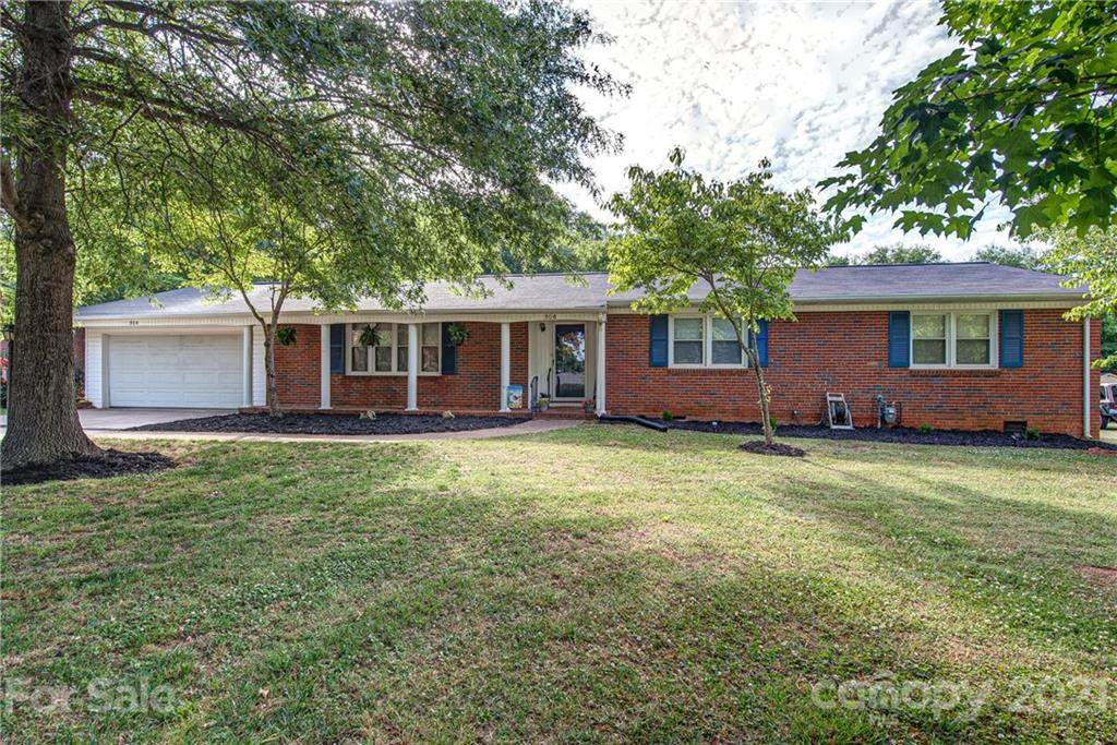 308 Circleview Drive - Photo 1