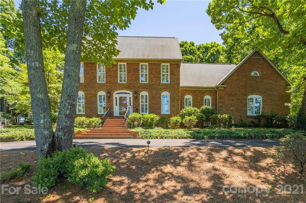 114 Oakdale Circle - Photo 1