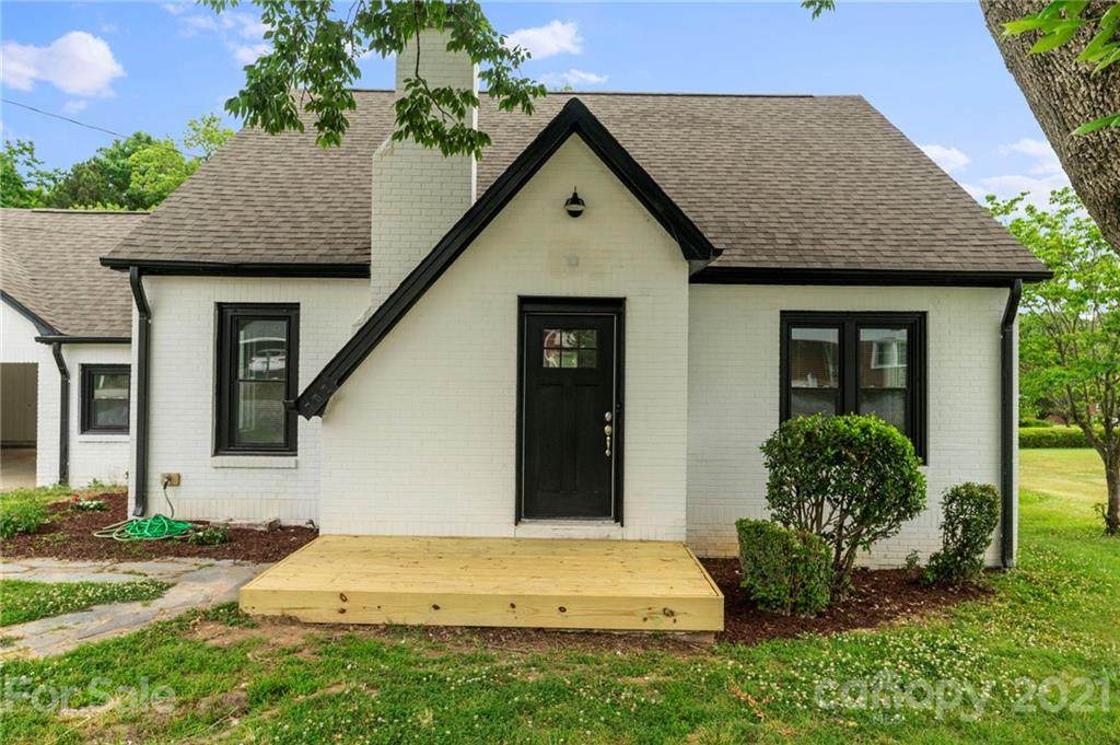 702 Dakota Street - Photo 1