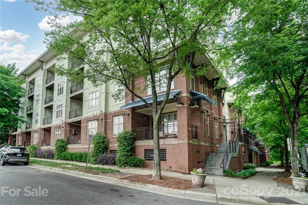 1101 W 1st Street - Photo 1