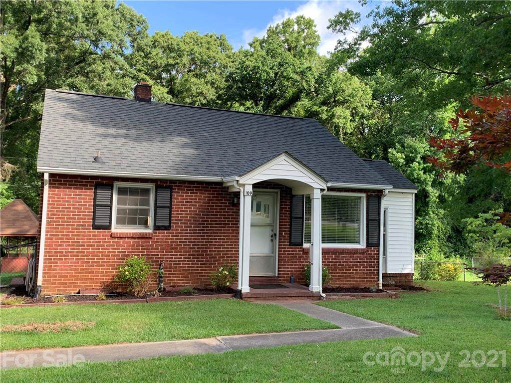 109 Norris Avenue - Photo 1
