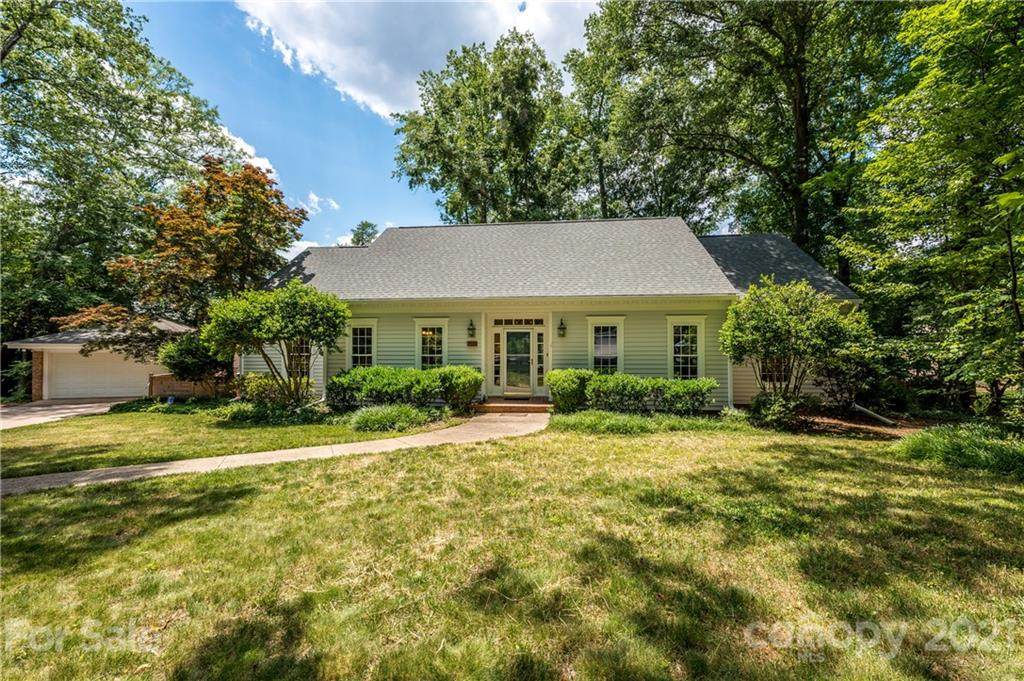 638 Robmont Road - Photo 1