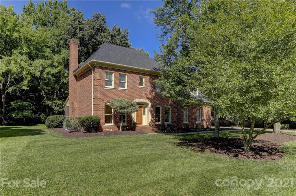 10343 Foxhall Drive - Photo 1