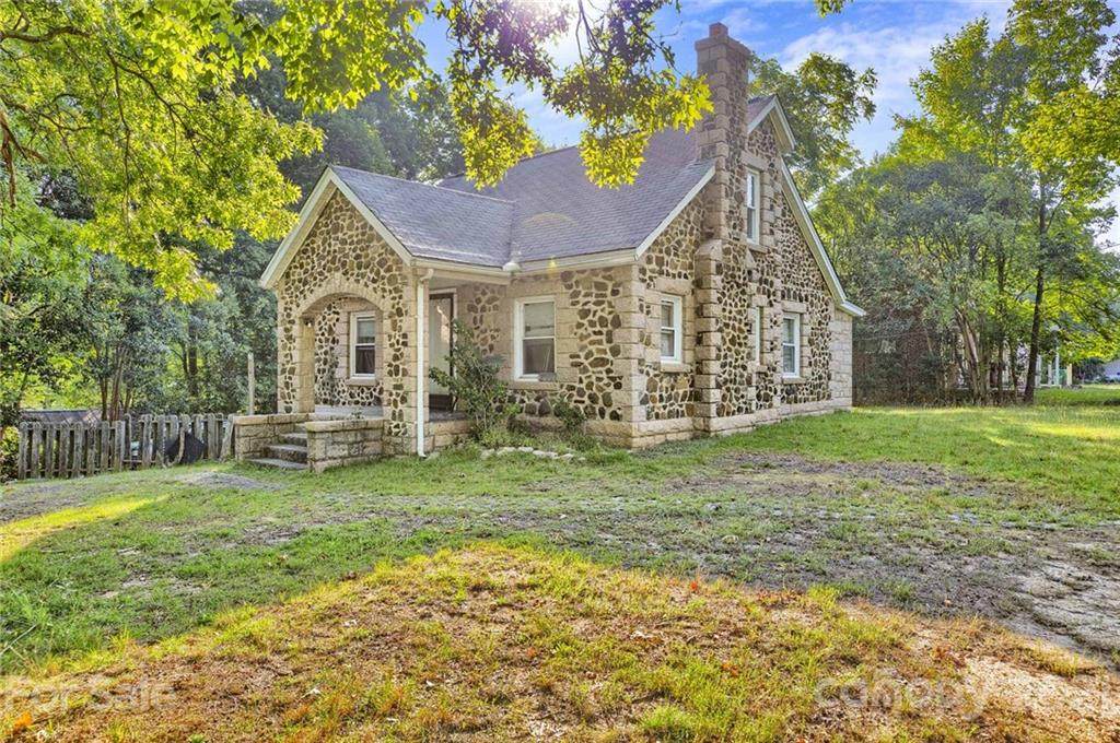 211 Bank Street - Photo 1