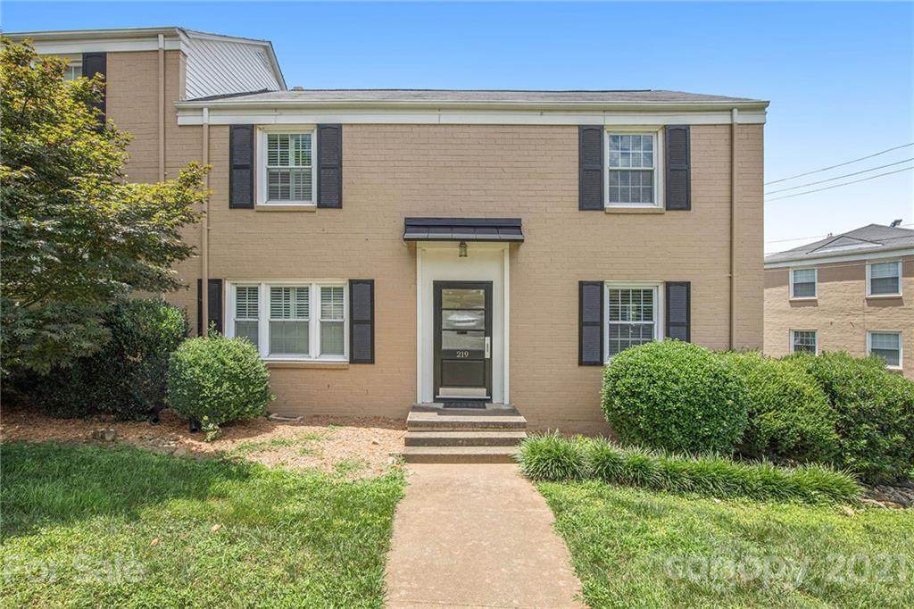 219 Wakefield Drive - Photo 1
