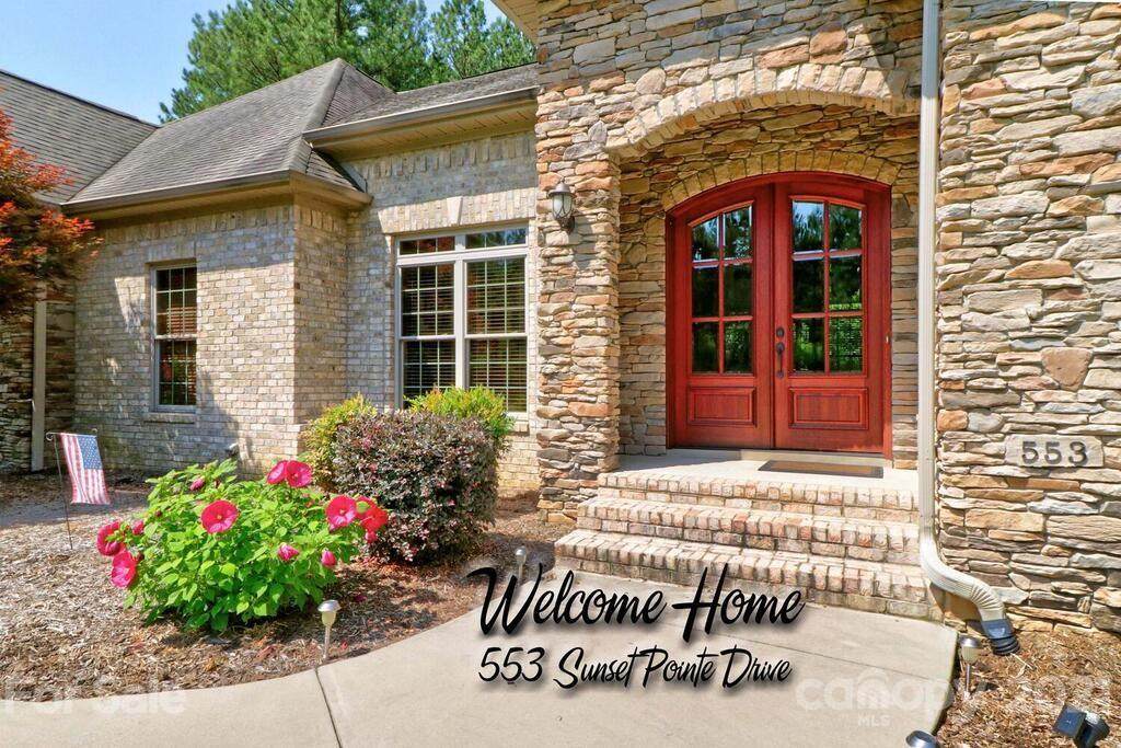 553 Sunset Pointe Drive - Photo 1