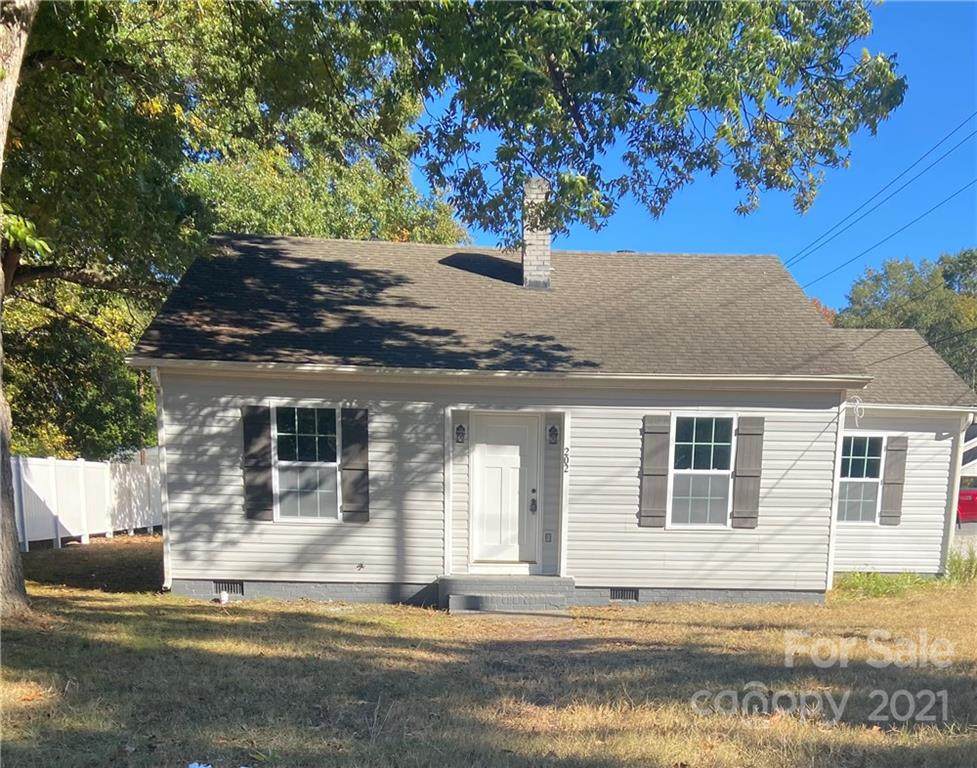 202 Winthrop Street - Photo 1
