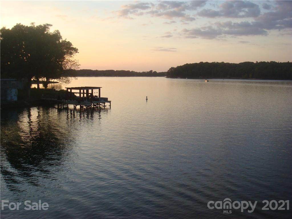 201 Twin Coves Lane - Photo 1